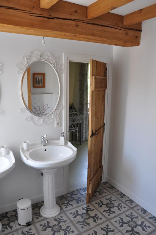 B&B La Cerisaie Francheleins Habitación foto