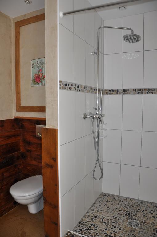 B&B La Cerisaie Francheleins Habitación foto